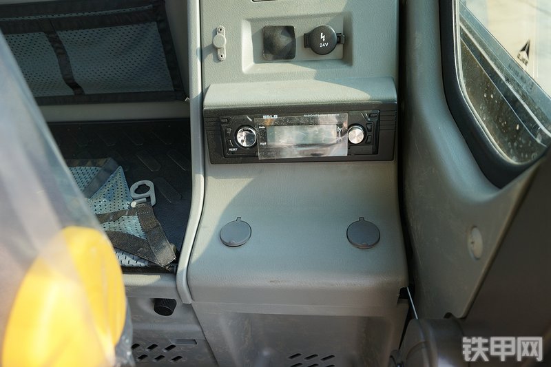 山东临工E6460F挖掘机局部