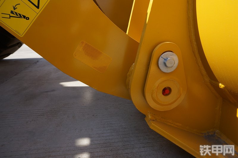 山东临工L955F装载机局部