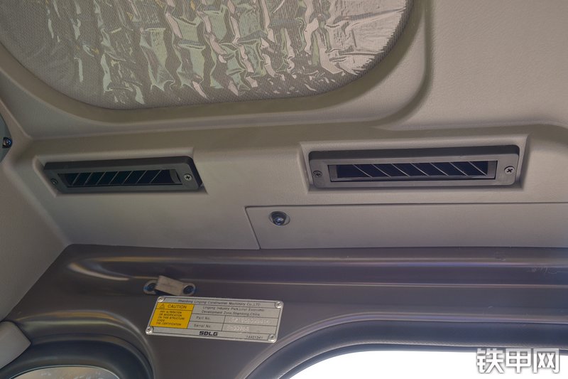 山东临工E6135F挖掘机局部