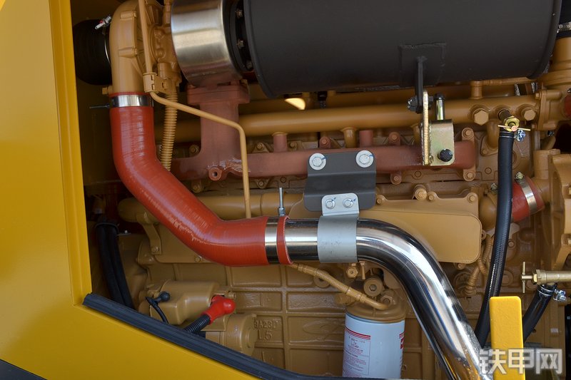 山东临工L933装载机局部