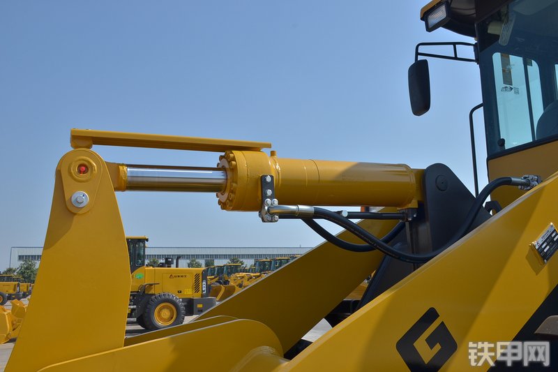 山东临工L933装载机局部