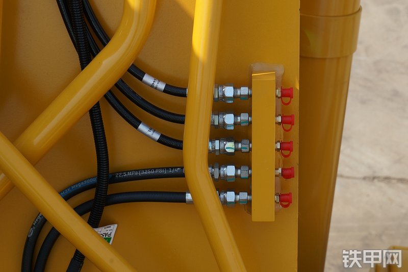 山东临工E6225F挖掘机局部