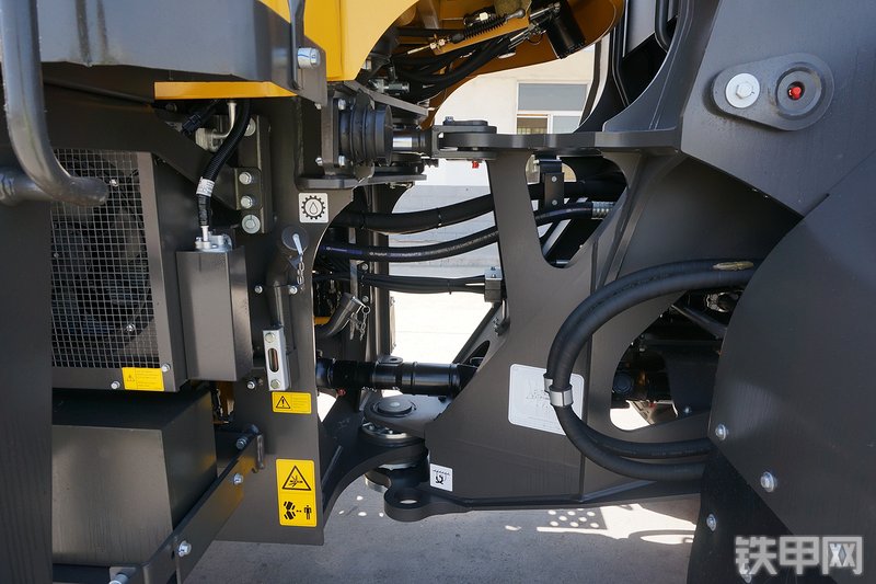 山东临工L958F装载机局部