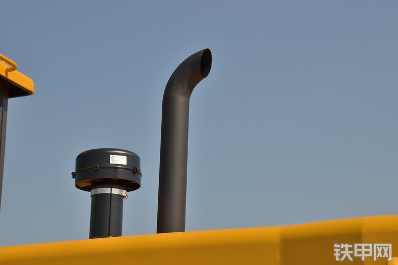 山东临工L933装载机局部