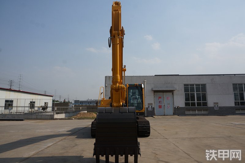 山东临工E6225F挖掘机整机外观