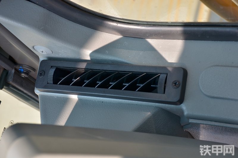 山东临工E6210F挖掘机局部