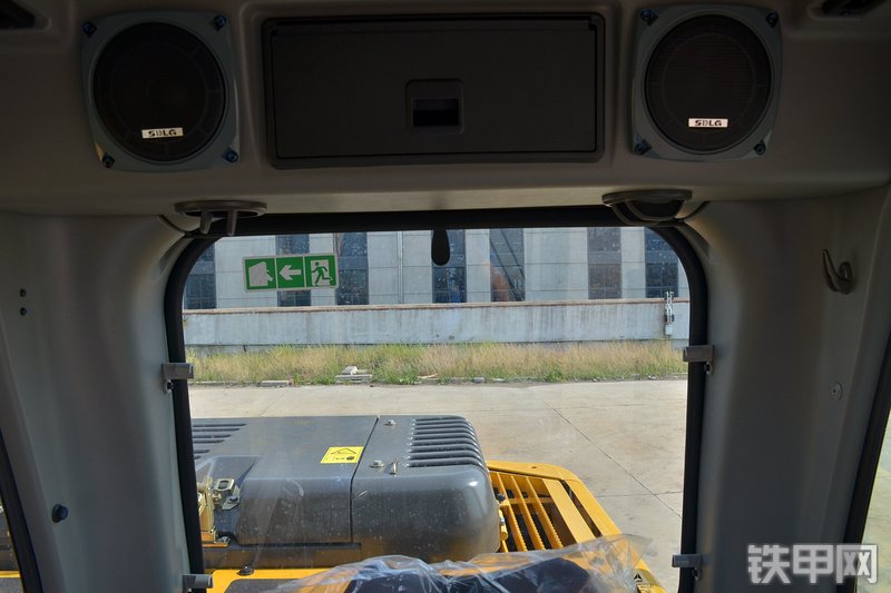 山东临工E6135F挖掘机局部