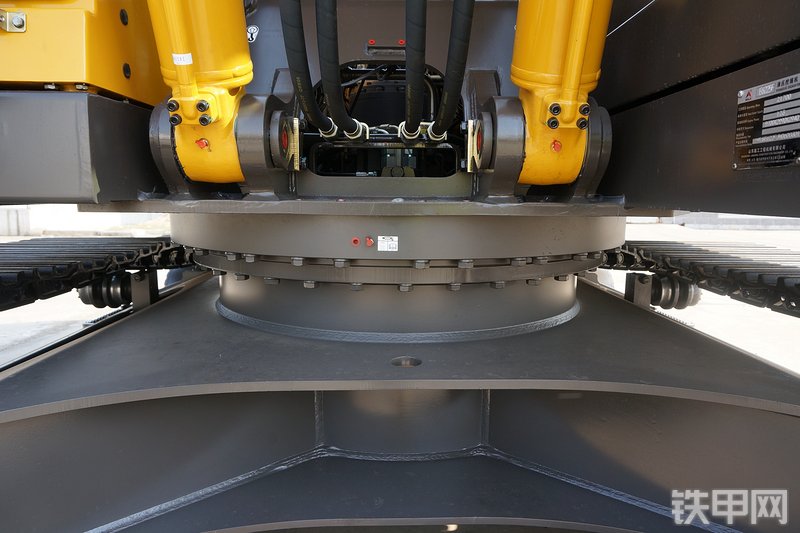 山东临工E6225F挖掘机局部