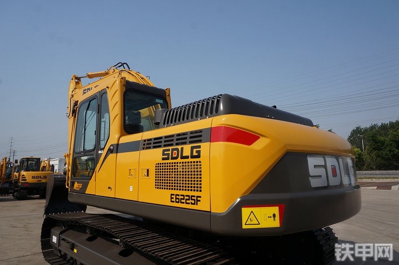 山东临工E6225F挖掘机整机外观