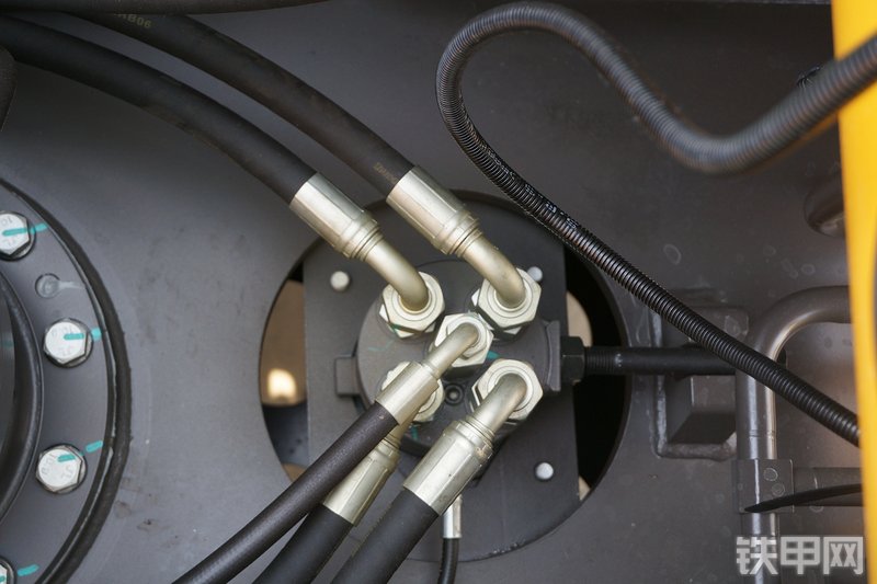 山东临工E6225F挖掘机局部