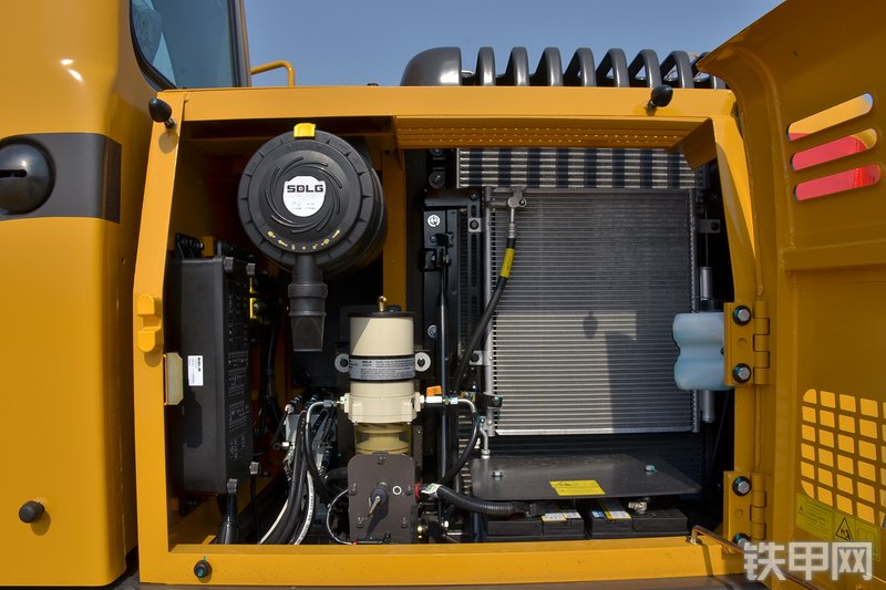 山东临工E6135F挖掘机局部