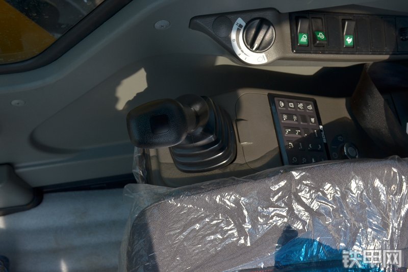 山东临工E6210F挖掘机局部