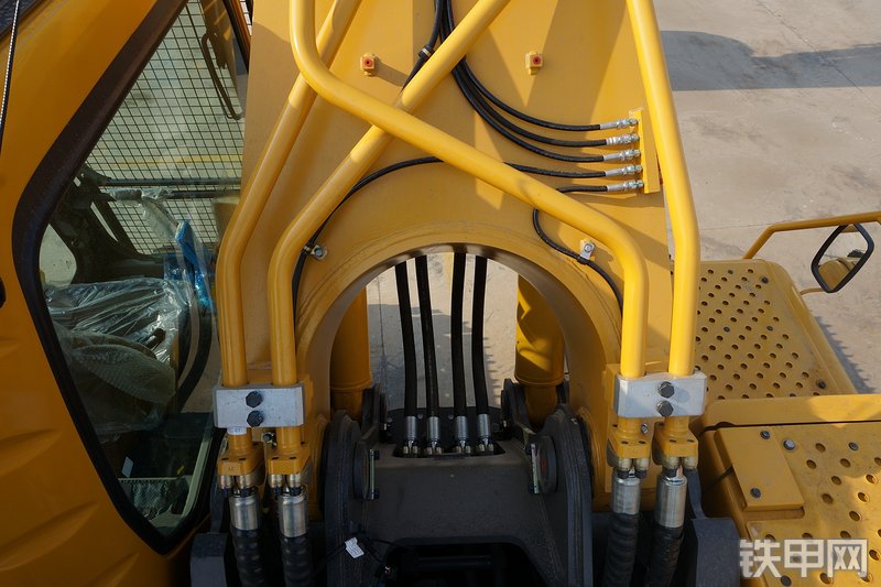 山东临工E6460F挖掘机局部