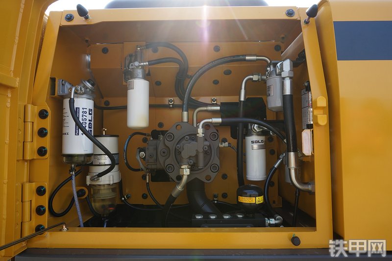 山东临工E6225F挖掘机局部