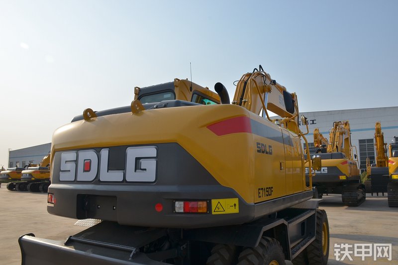 山东临工E7150F挖掘机整机外观