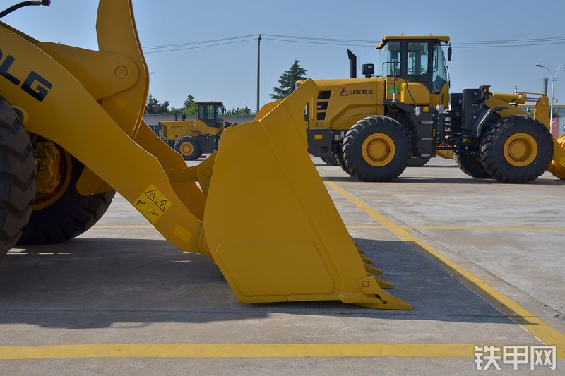 山东临工L933装载机局部