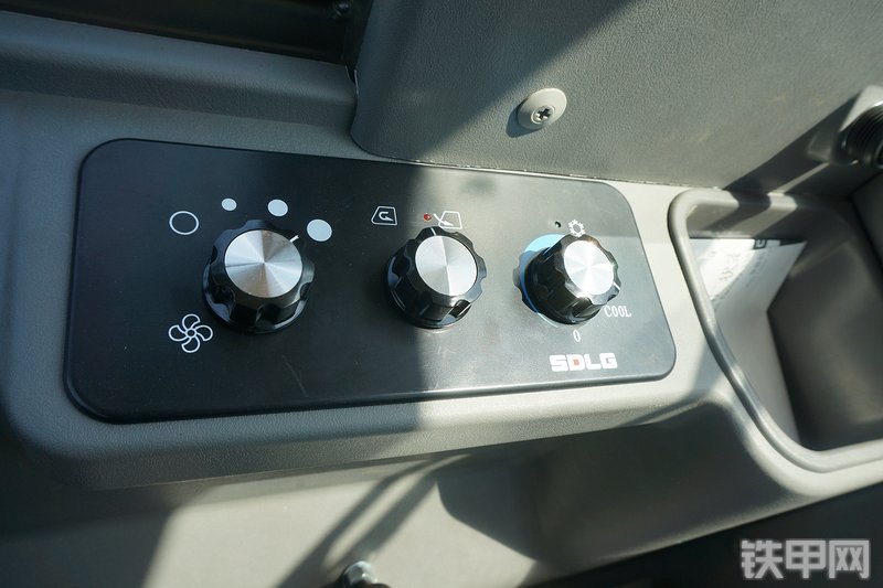 山东临工L958F装载机局部