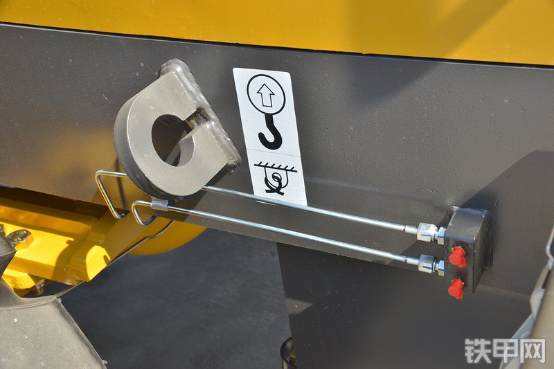 山东临工L933装载机局部