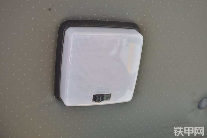 山东临工L933装载机局部