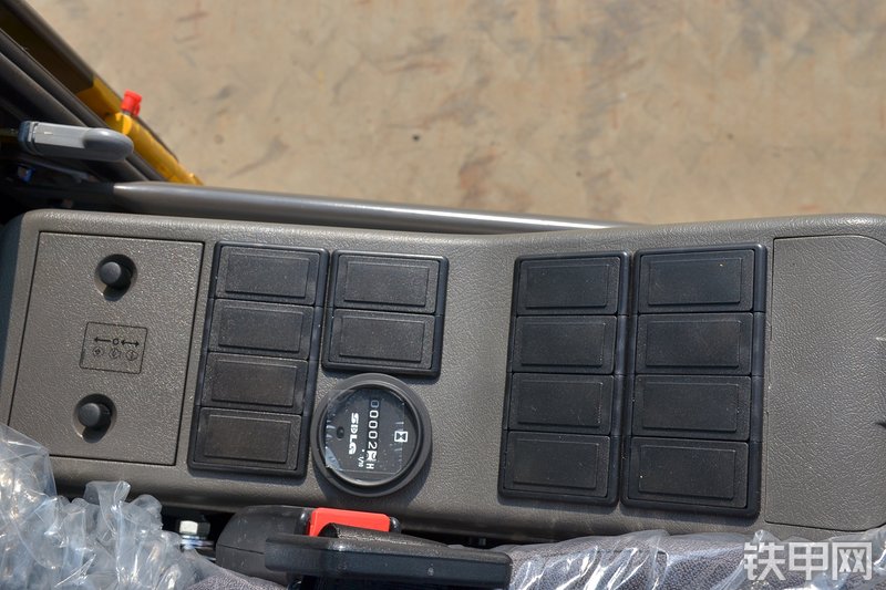 山东临工E6135F挖掘机局部