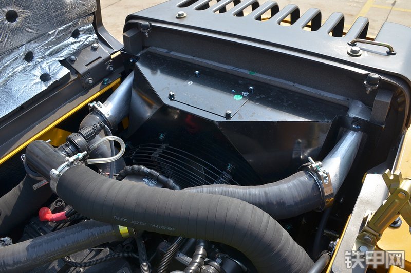 山东临工E6135F挖掘机局部