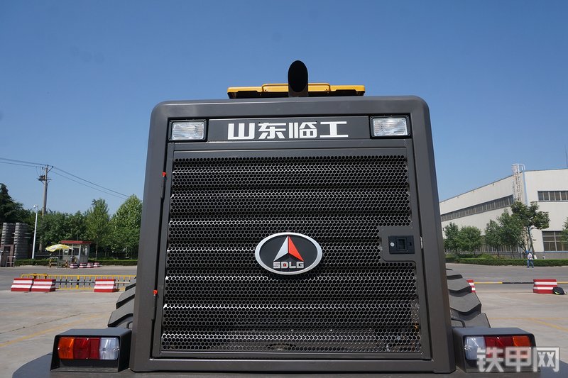 山东临工L953装载机局部