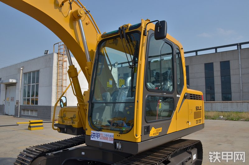 山东临工E6135F挖掘机整机外观