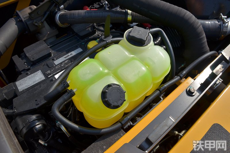 山东临工E6135F挖掘机局部