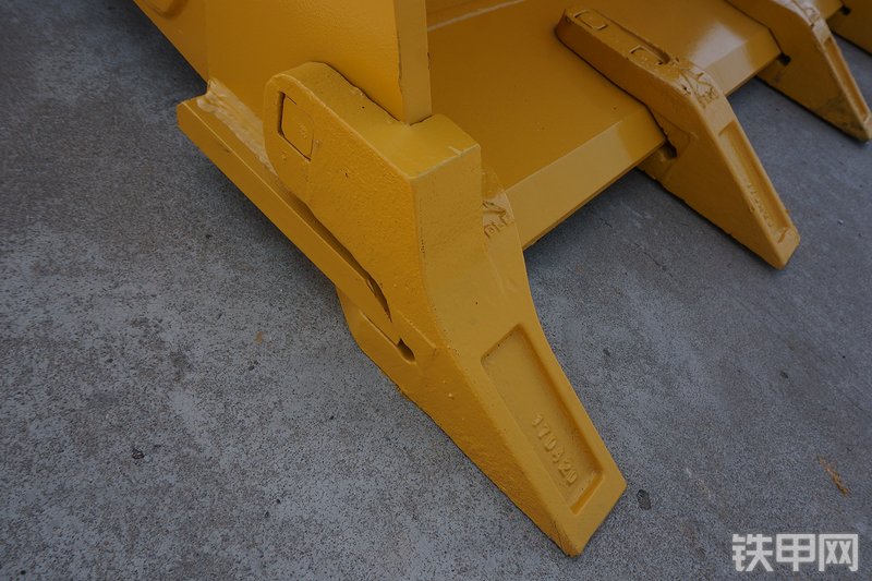 山东临工L953装载机局部