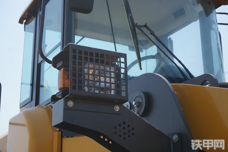 山东临工L958F装载机局部