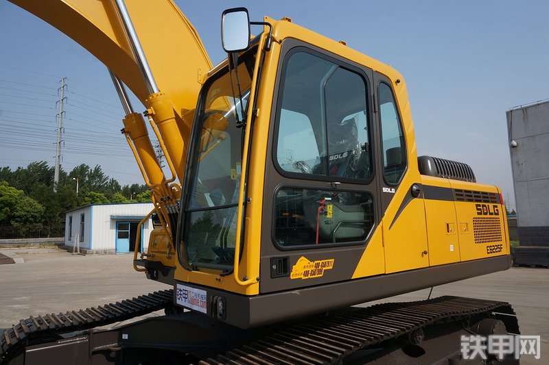 山东临工E6225F挖掘机整机外观