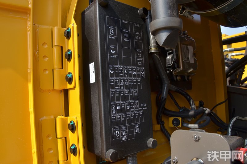 山东临工E6210F挖掘机局部