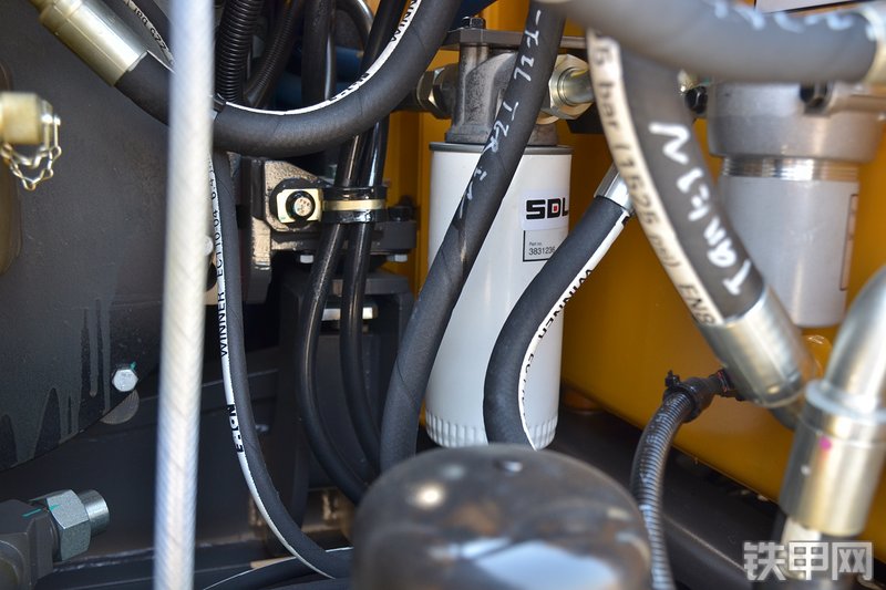 山东临工E6135F挖掘机局部