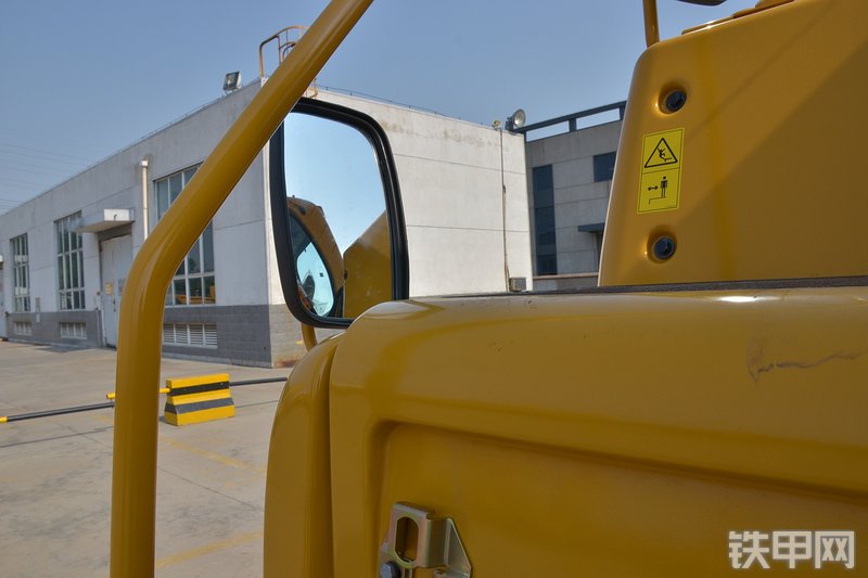 山东临工E6135F挖掘机局部