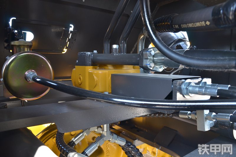 山东临工L952D装载机局部