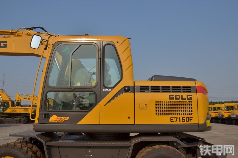 山东临工E7150F挖掘机整机外观