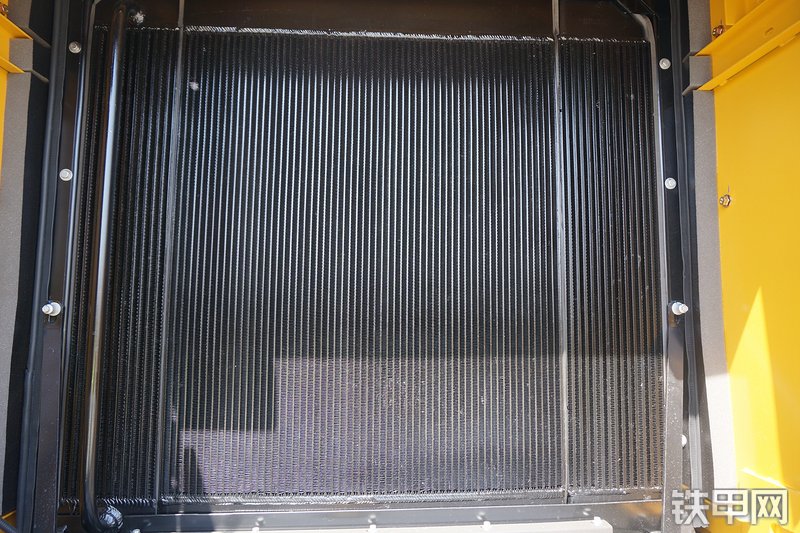 山东临工L953装载机局部