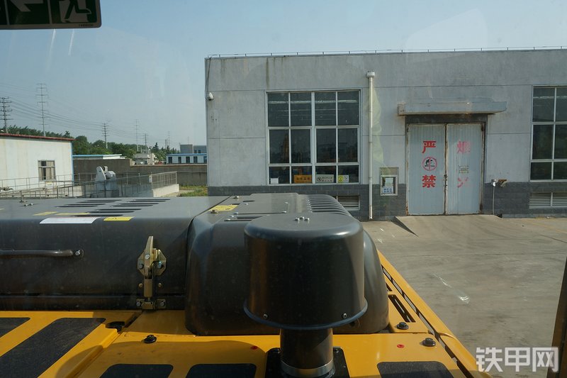 山东临工E6225F挖掘机局部