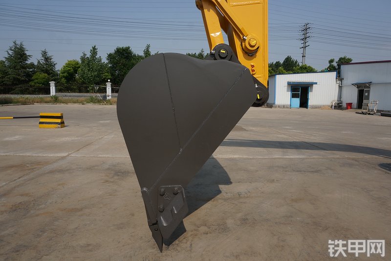 山东临工E6225F挖掘机局部