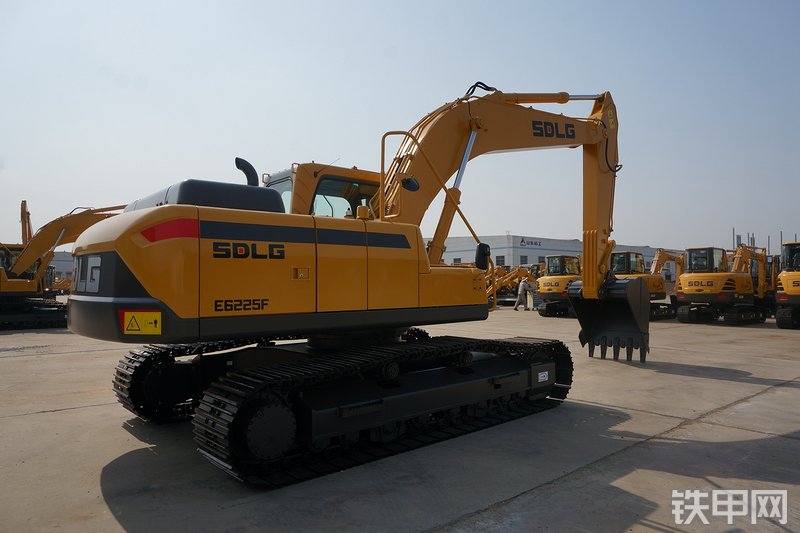 山东临工E6225F挖掘机整机外观