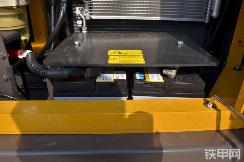 山东临工E6135F挖掘机局部