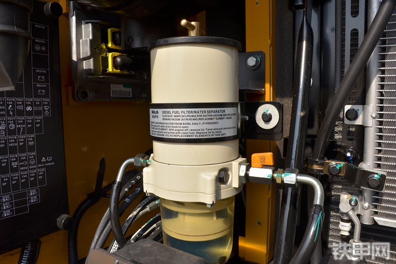 山东临工E6135F挖掘机局部