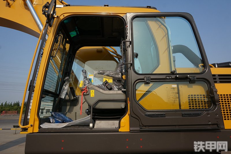 山东临工E6460F挖掘机局部