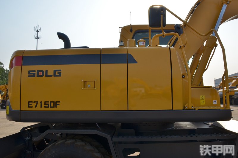 山东临工E7150F挖掘机整机外观
