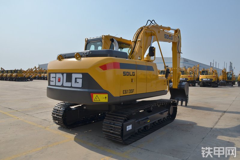 山东临工E6135F挖掘机整机外观