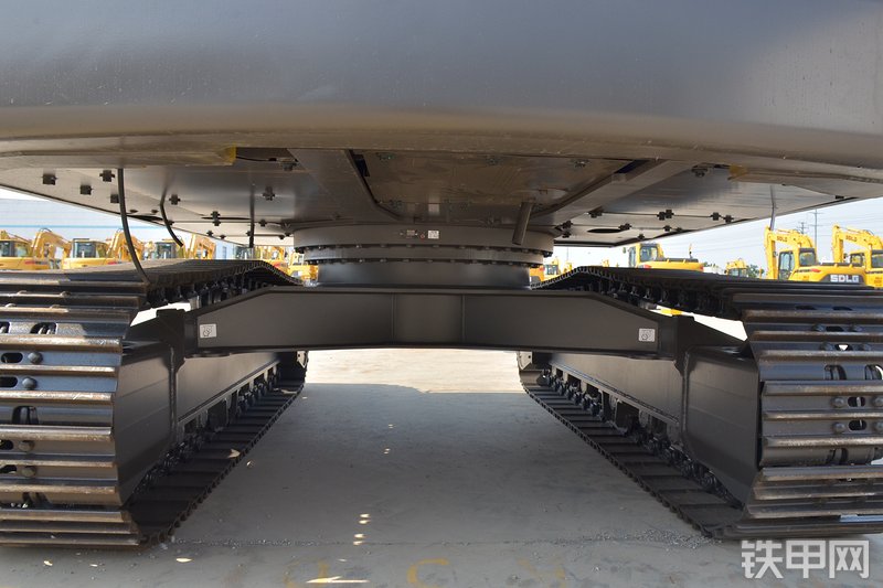 山东临工E6135F挖掘机局部