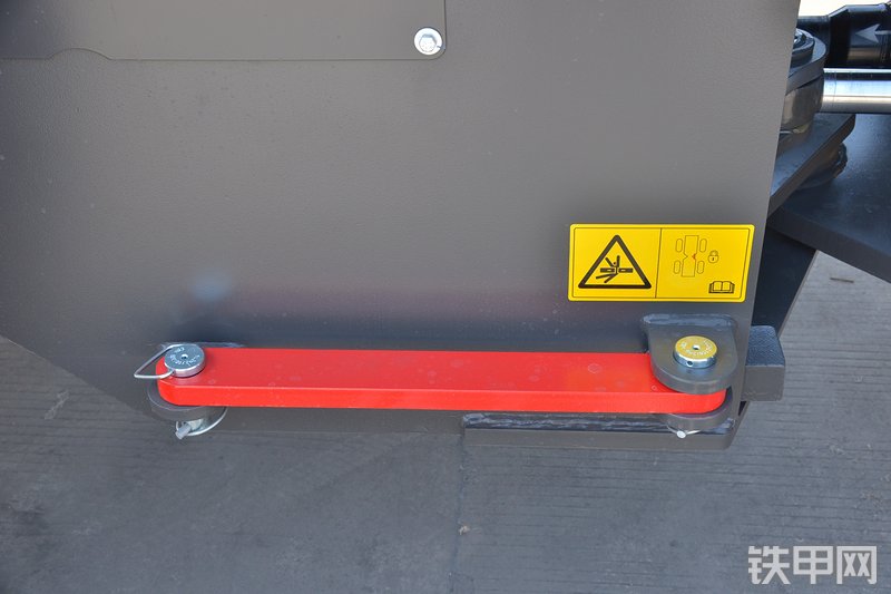 山东临工L933装载机局部