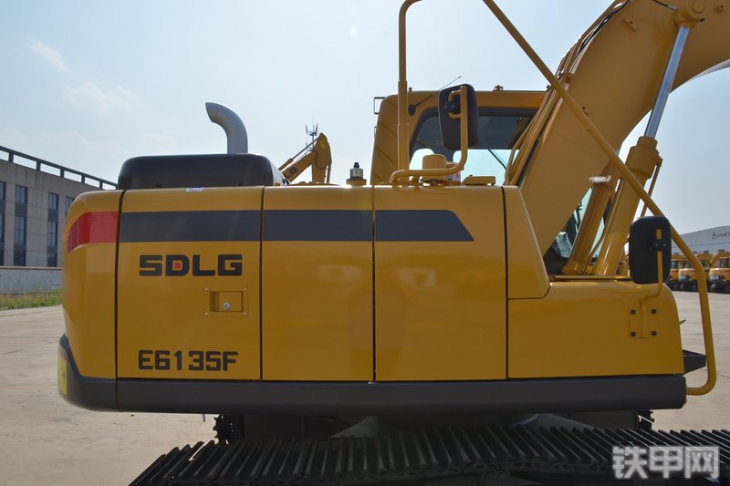 山东临工E6135F挖掘机整机外观