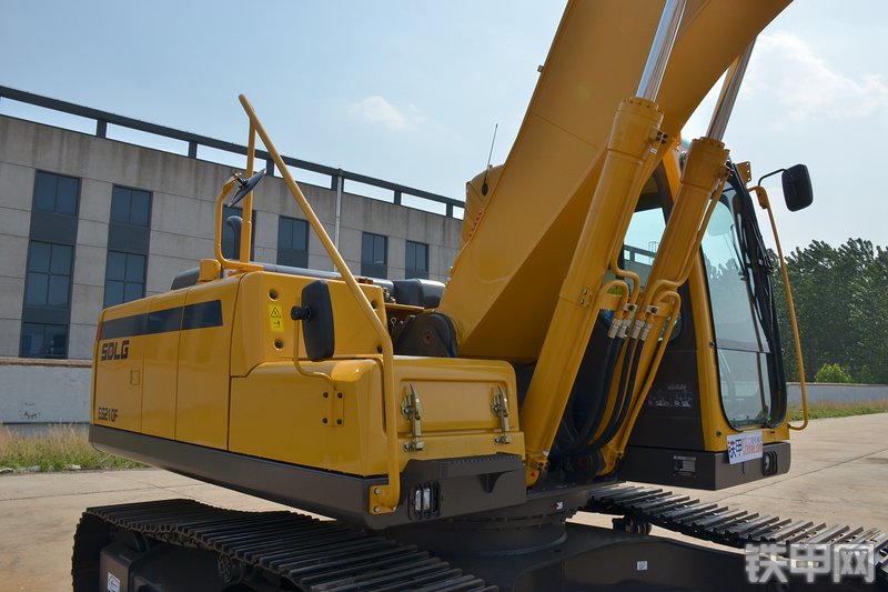 山东临工E6210F挖掘机整机外观