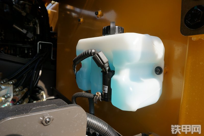 山东临工E6225F挖掘机局部